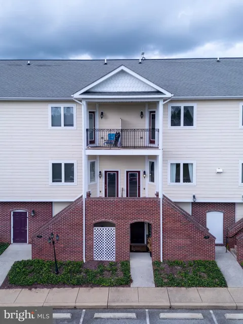 305 Centennial Street Unit 205 G, La Plata, MD MLS: MDCH2041804