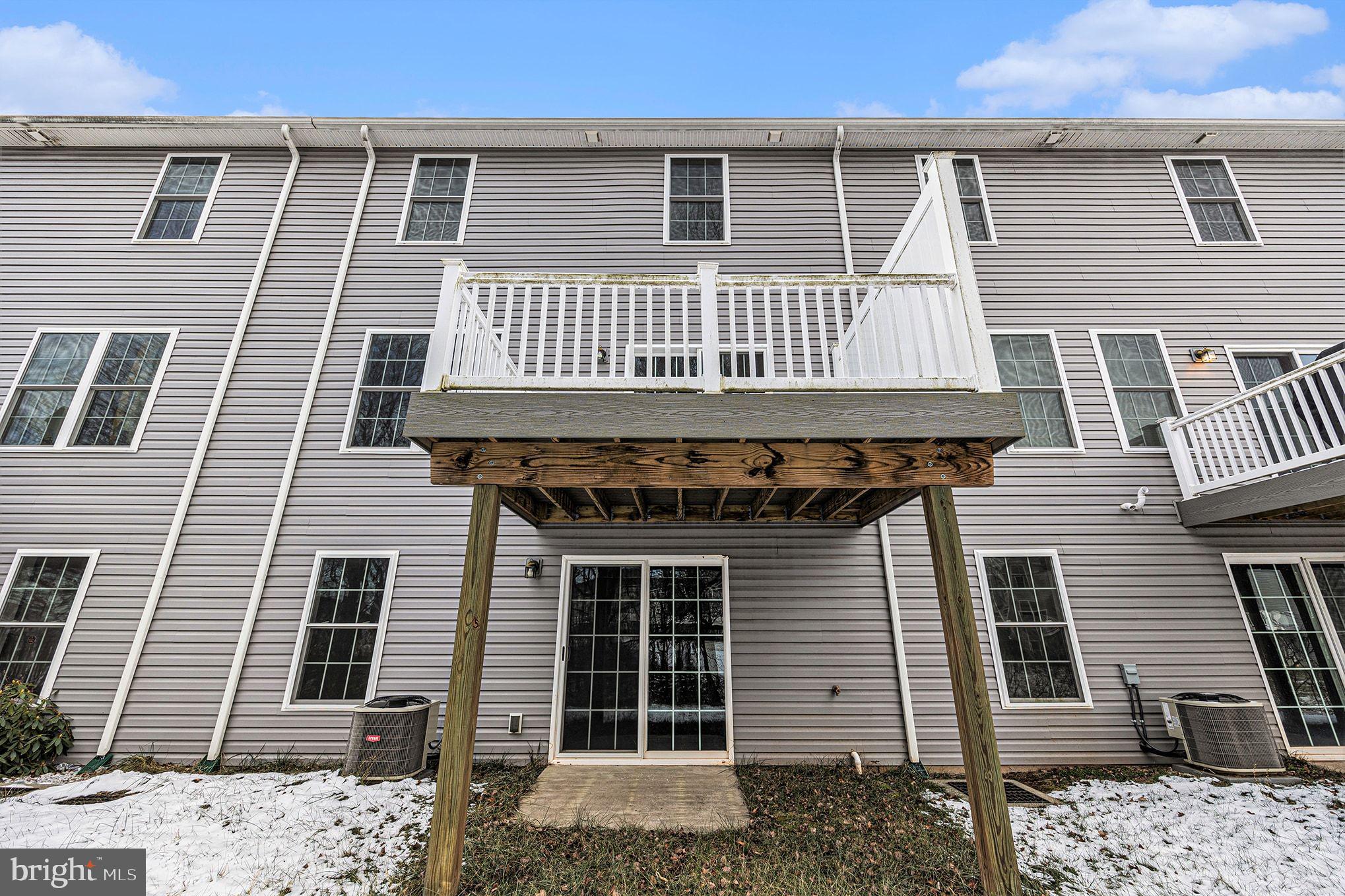 WOODLAND HILLS - Residential