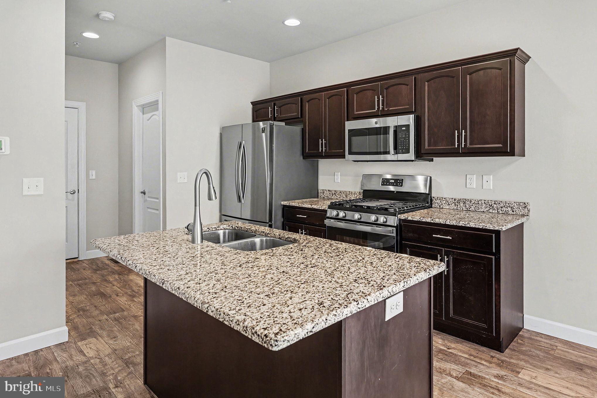 WOODLAND HILLS - Residential