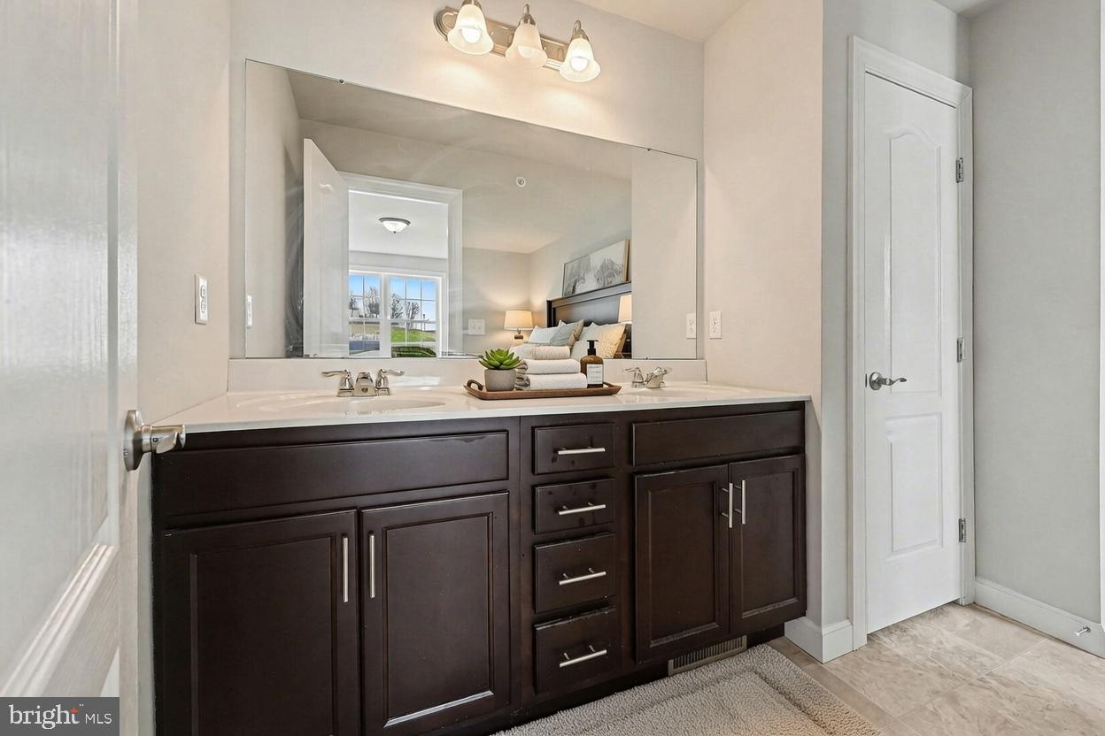 WOODLAND HILLS - Residential