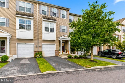 Townhouse For Sale - 222 Sal Corma Place<br/> Gloucester County, WENONAH, NJ 08090