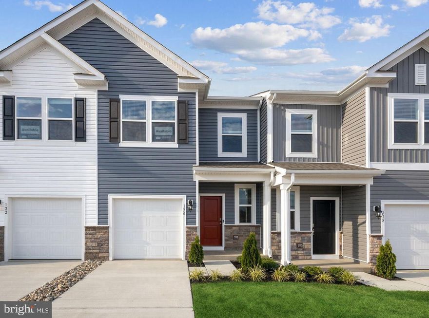 !!!BRAND NEW NEVER LIVED!!!! - THIS  UNIT HAS AN OPEN KITCHEN WITH GRANITE COUNTERTOPS, STAINLESS STEEL APPLIANCES, SECURITY SYSTEM.LED LIGHTING AND 1 USB/OUTLET COMBO IN KITCHEN. WHOLE HOUSE WINDOW TREATMENTS INCLUDED, WASHER/DRYER AND PROGRAMABLE THERMOSTAT. . WASHER AND DRYER INCLUDED. VERY NEAR TO 1-81 AND ALL SHOPPING