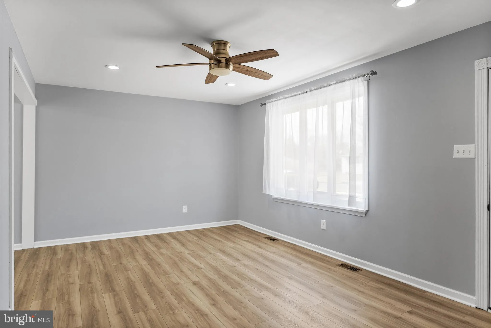 Sicklerville, New Jersey 08081, United States, 3 Bedrooms Bedrooms, ,1 BathroomBathrooms,Residential,Contingent,1735