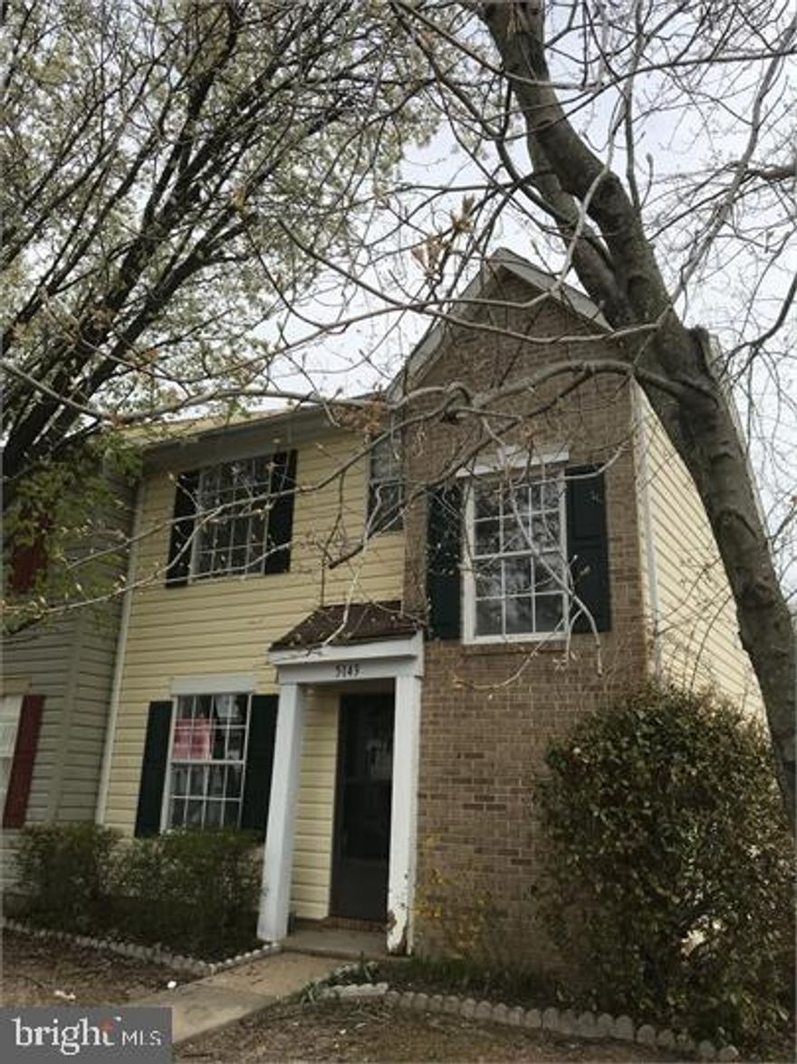 Available Now! Spacious 2 level End Unit Townhouse in the community of Mallard's Landing. Home features 2 Bedrooms, 2.5 Bathrooms and fenced backyard. Conveniently located near Dahlgren, shopping, and restaurants. Pets are considered on a case by case basis. Housing Choice Program Vouchers accepted. All Credit is Considered... Apply Today and get Pre-approved at www.MacDocRentals.com *$10 Monthly HVAC filter program. Delivered Quarterly.