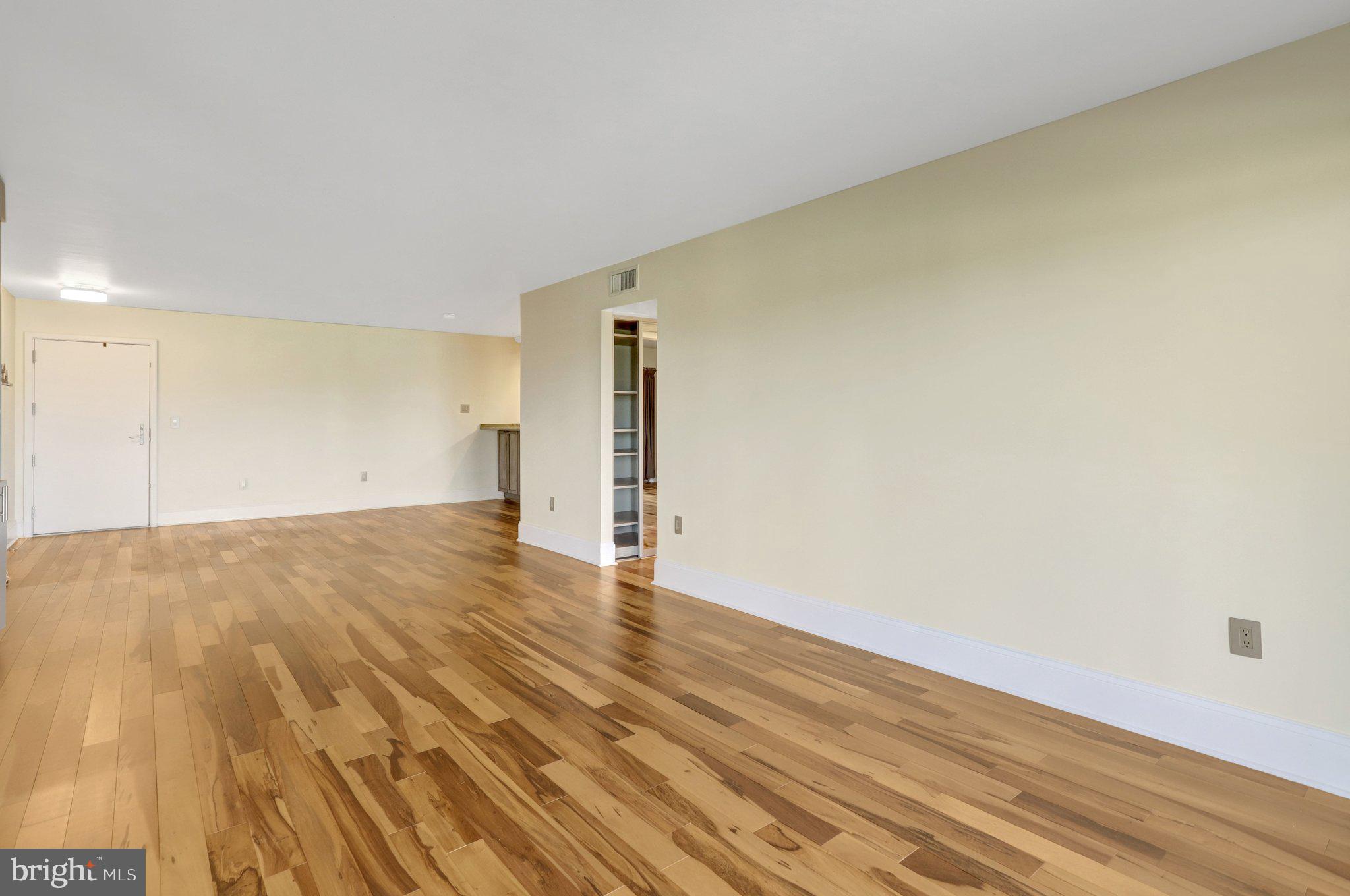 1300 ARMY NAVY DRIVE 827