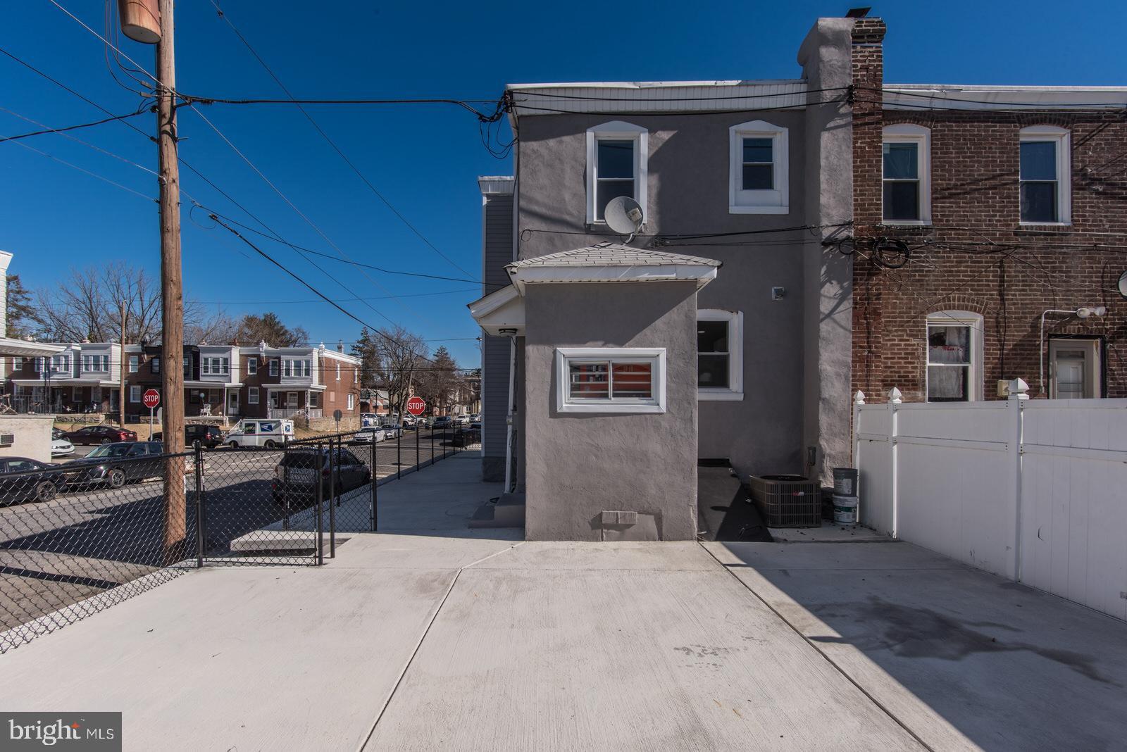 LAWNDALE - Residential