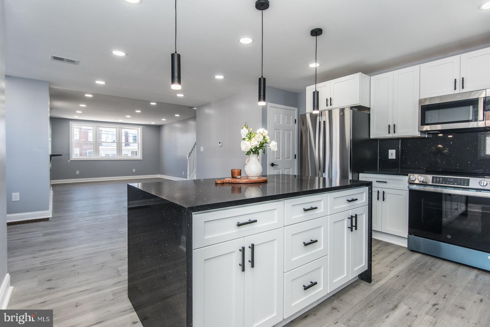 LAWNDALE - Residential