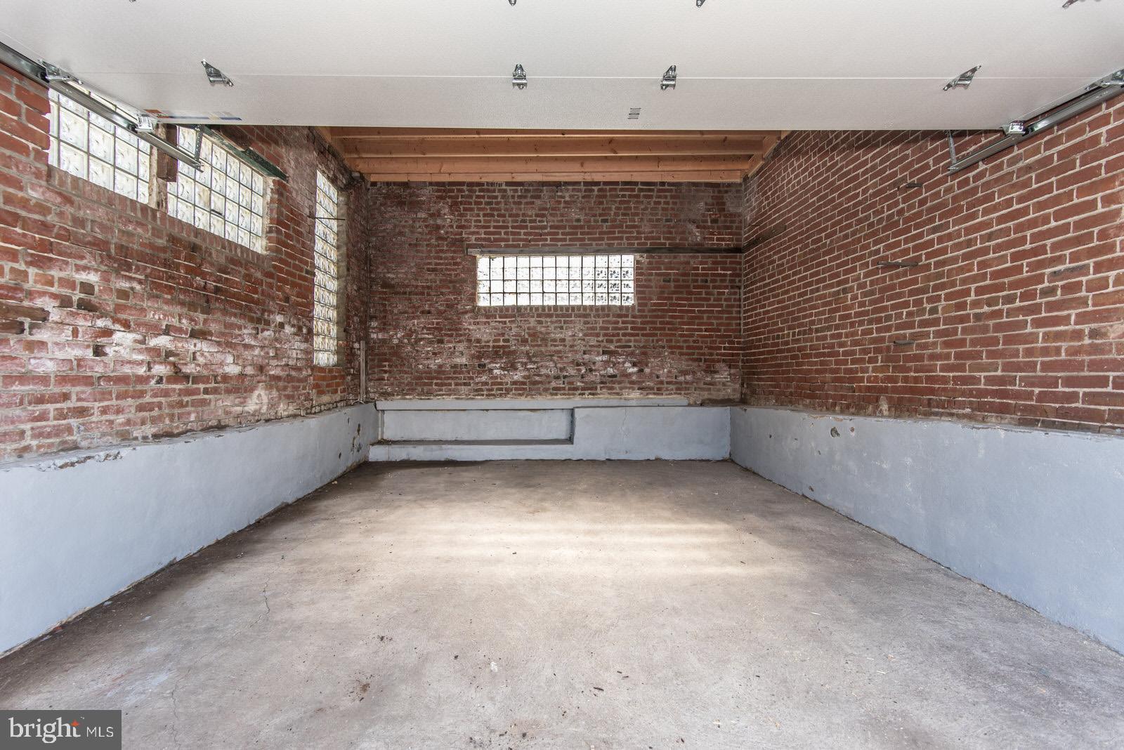 LAWNDALE - Residential