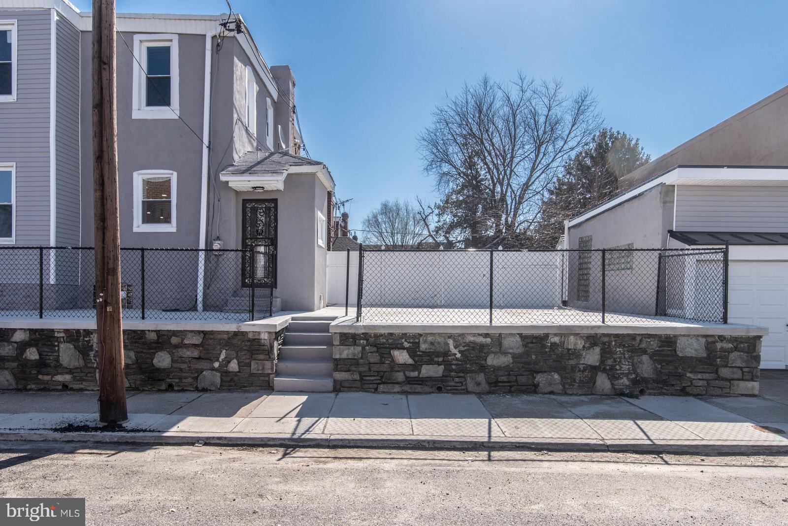 LAWNDALE - Residential