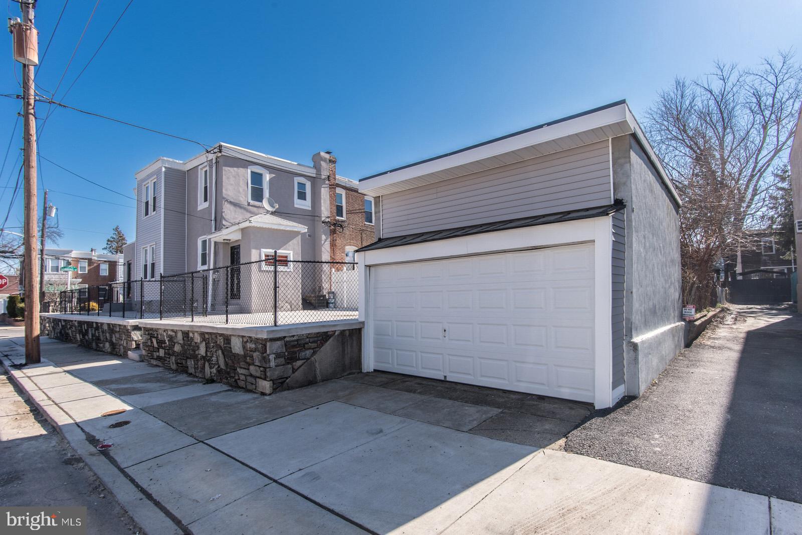 LAWNDALE - Residential