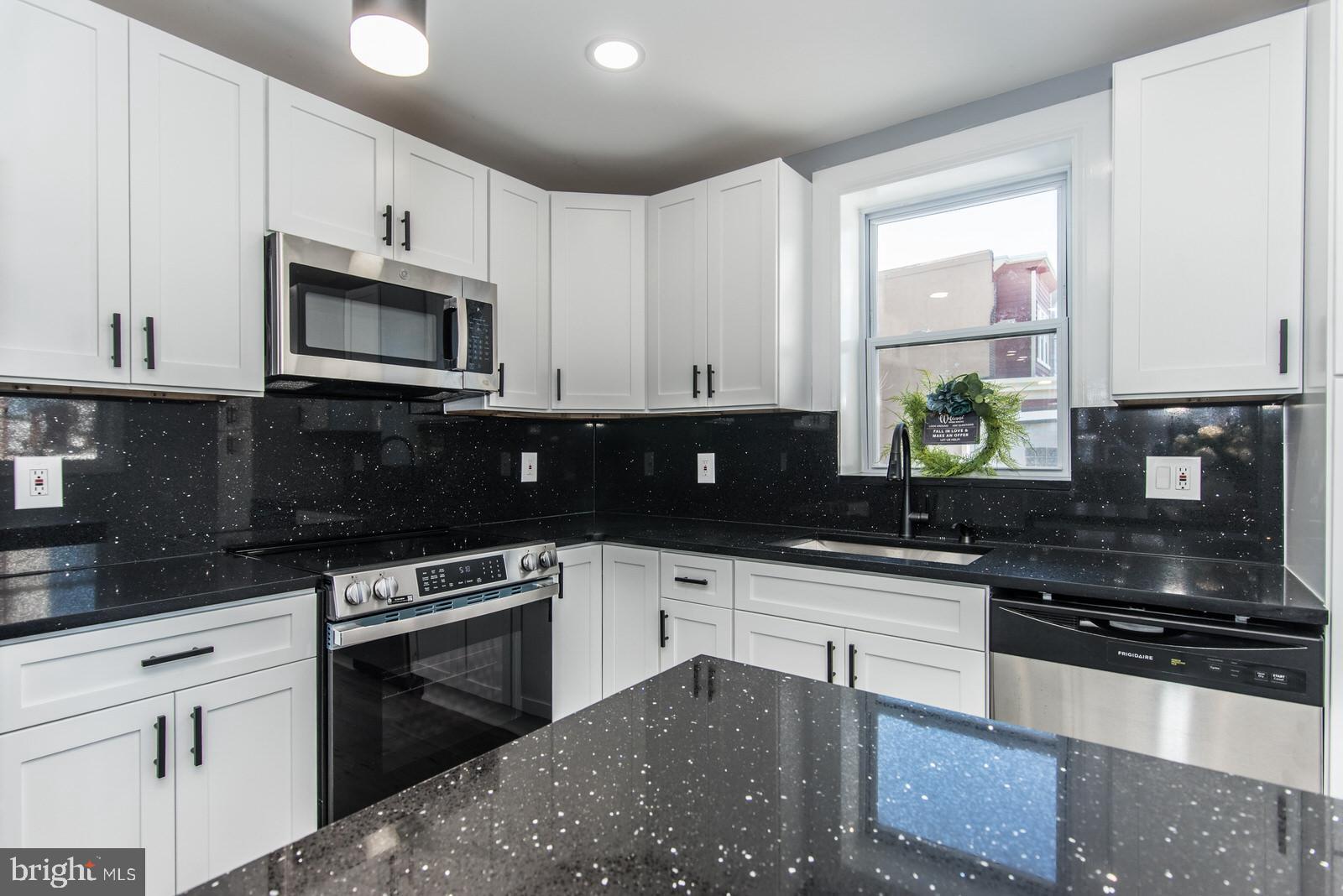 LAWNDALE - Residential