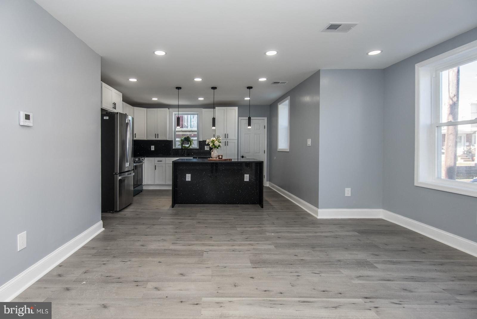 LAWNDALE - Residential