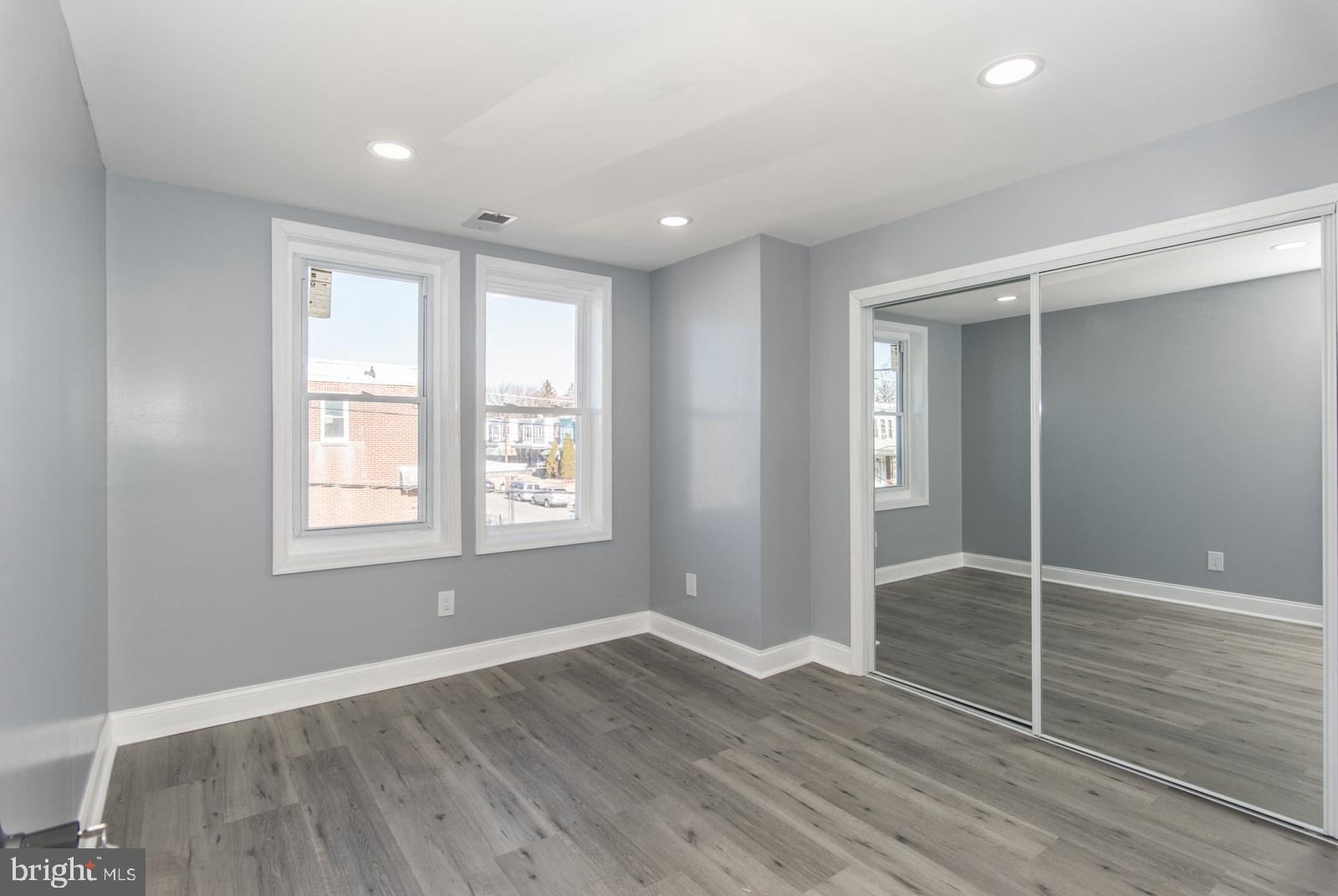 LAWNDALE - Residential