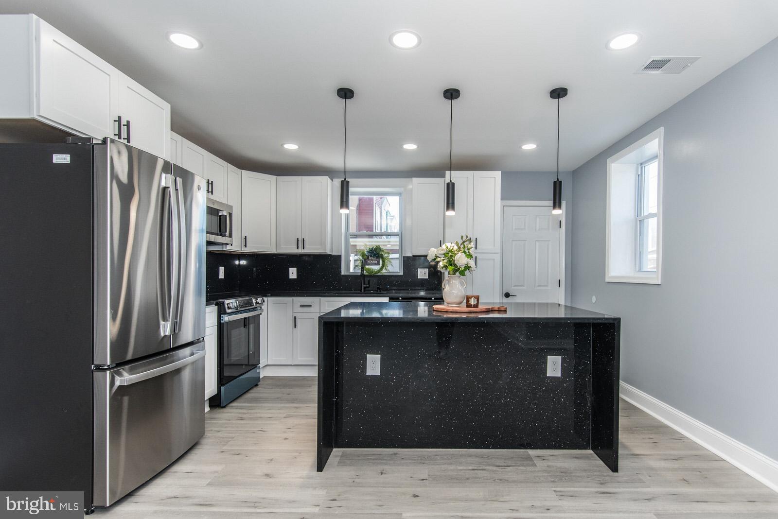 LAWNDALE - Residential