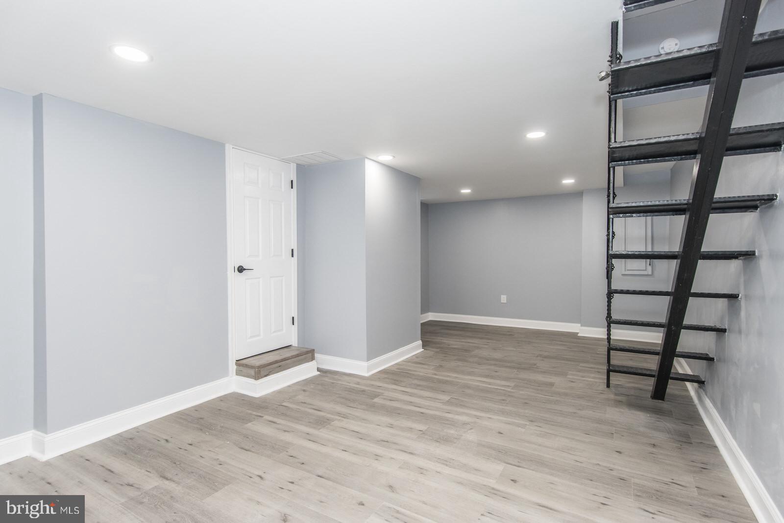 LAWNDALE - Residential