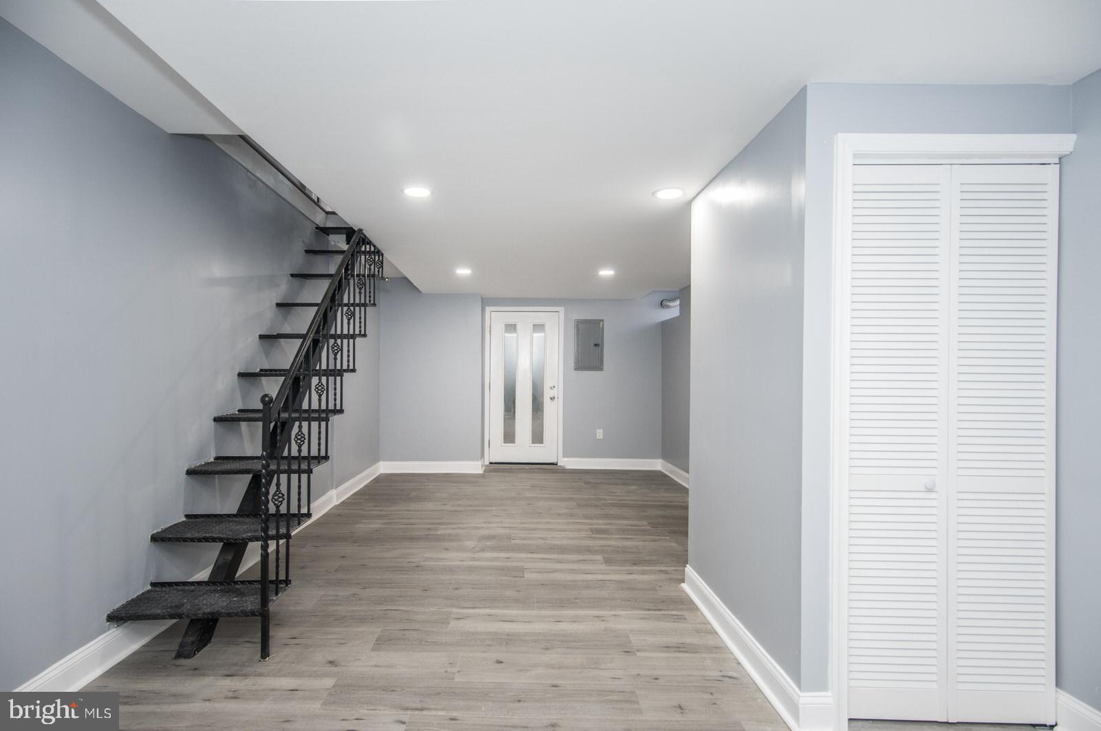 LAWNDALE - Residential