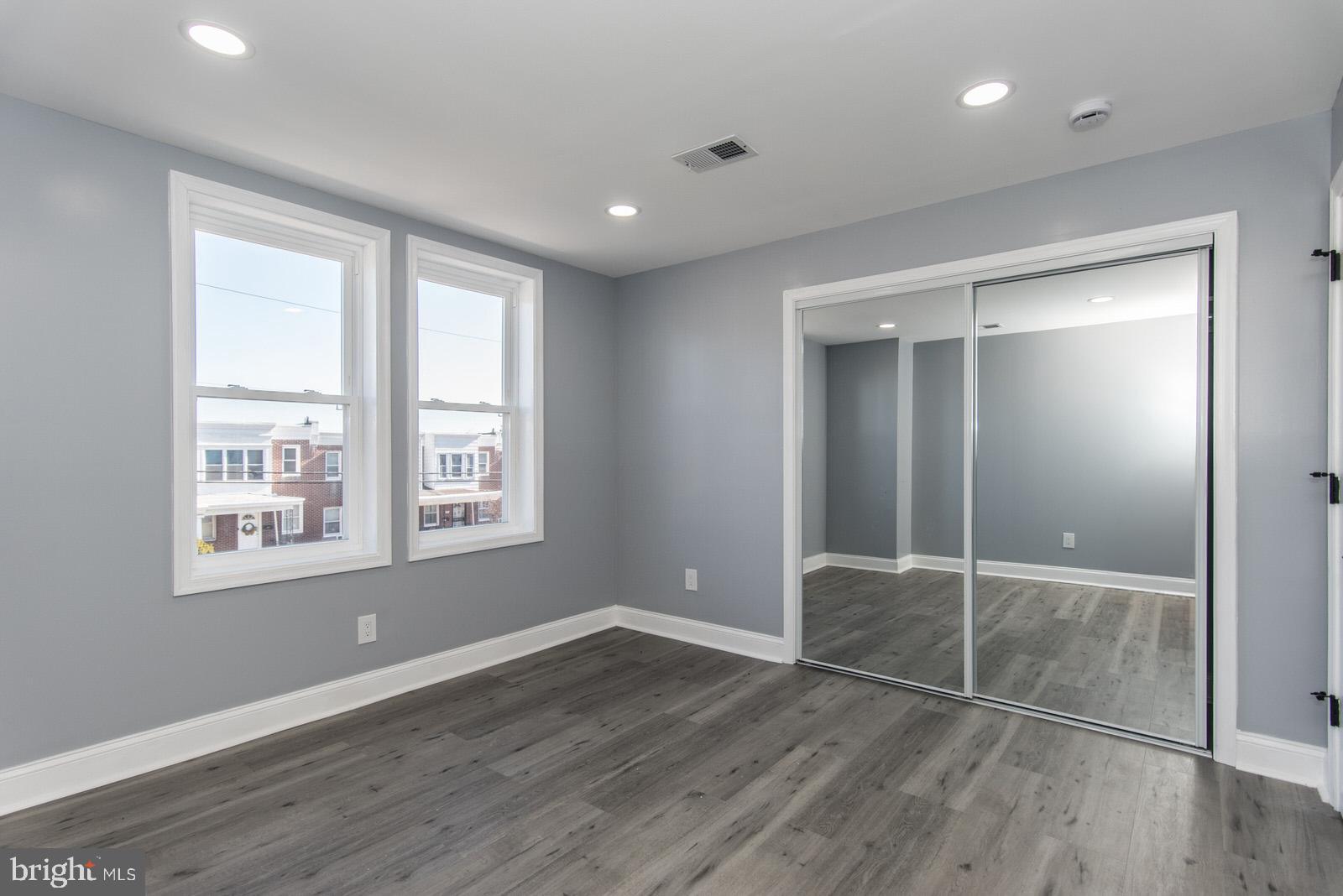 LAWNDALE - Residential