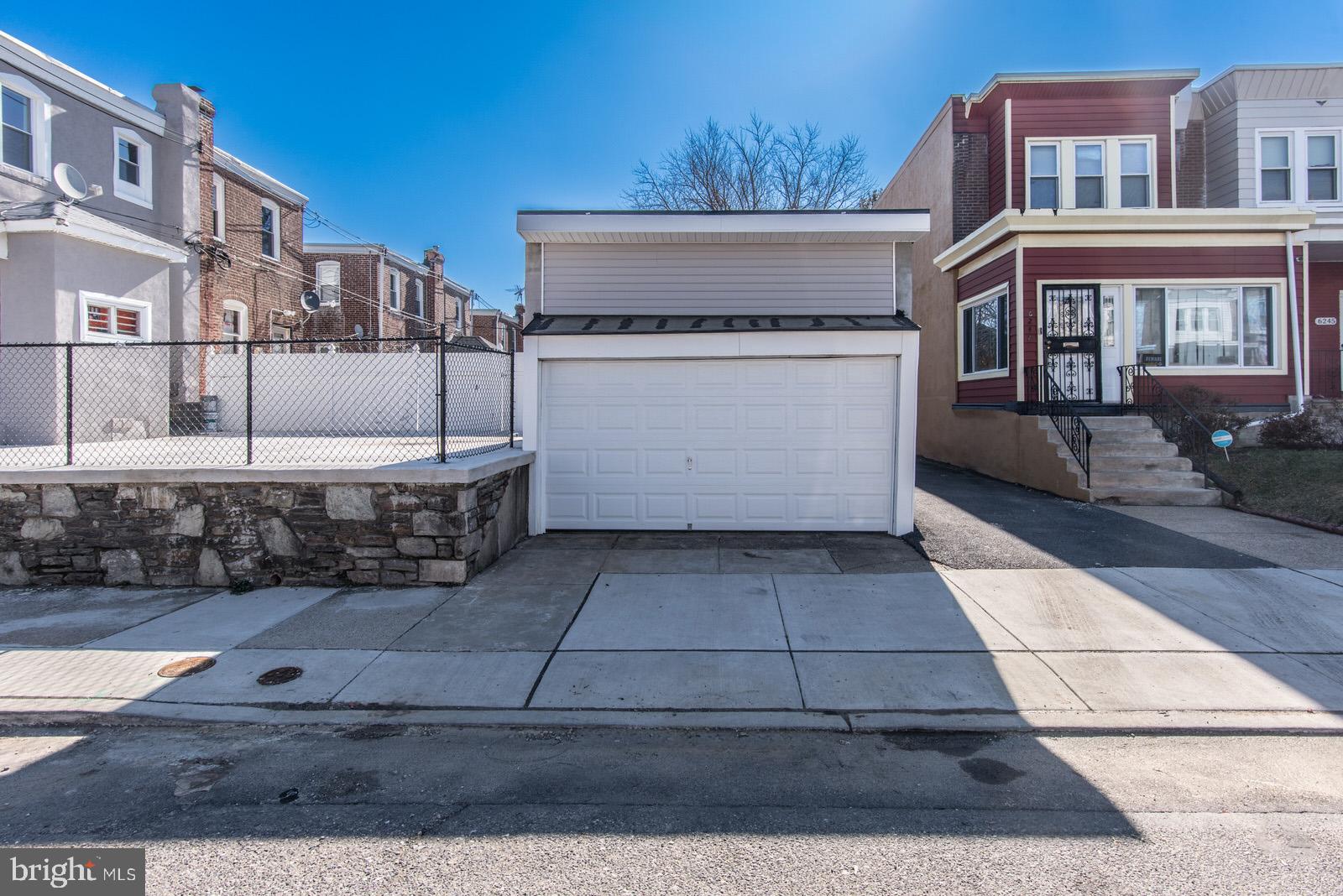 LAWNDALE - Residential