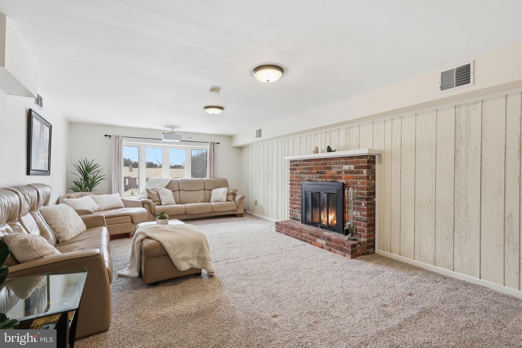 PINE RUN VLY - Residential