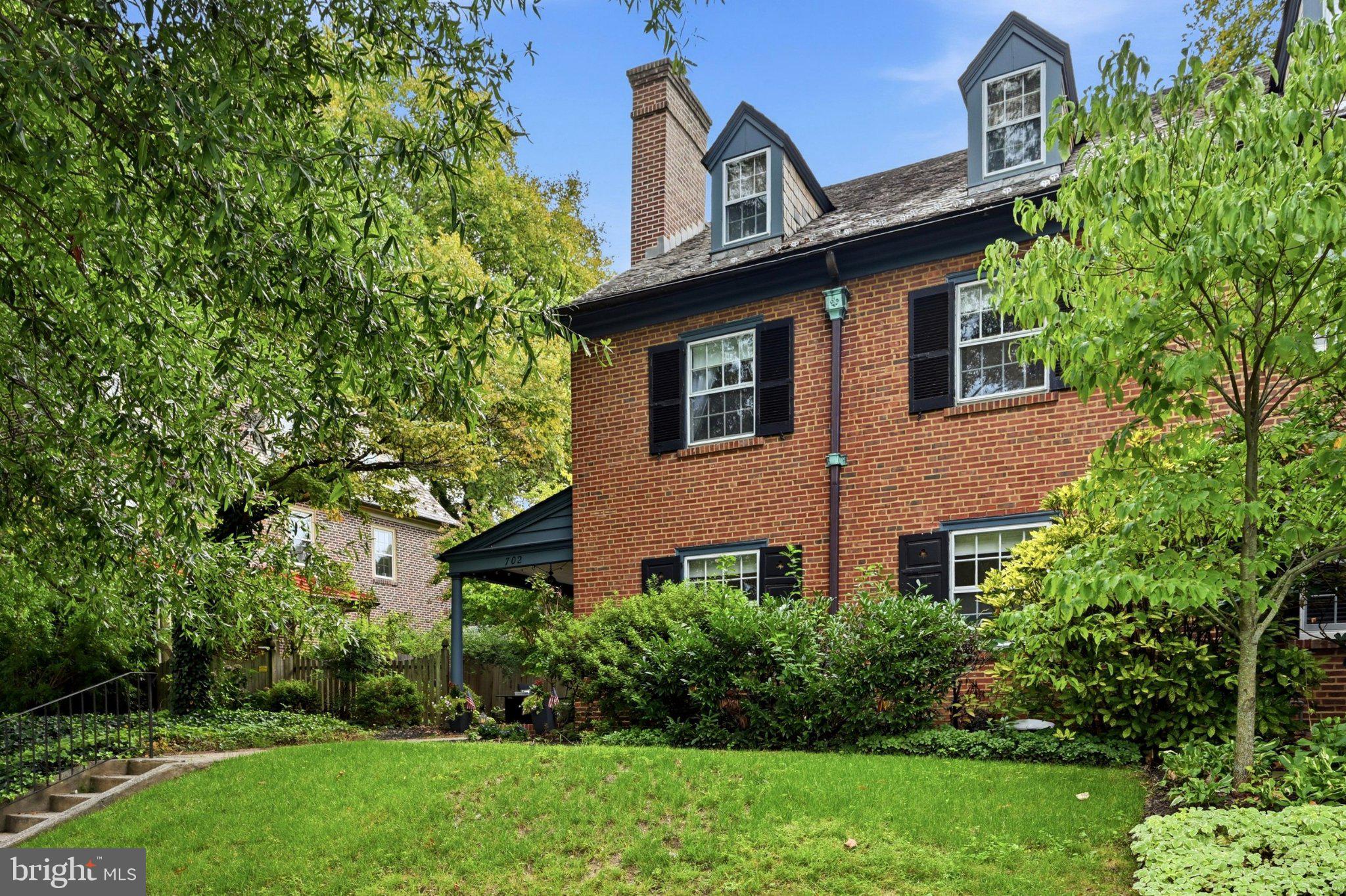 702 GREENHILL AVENUE