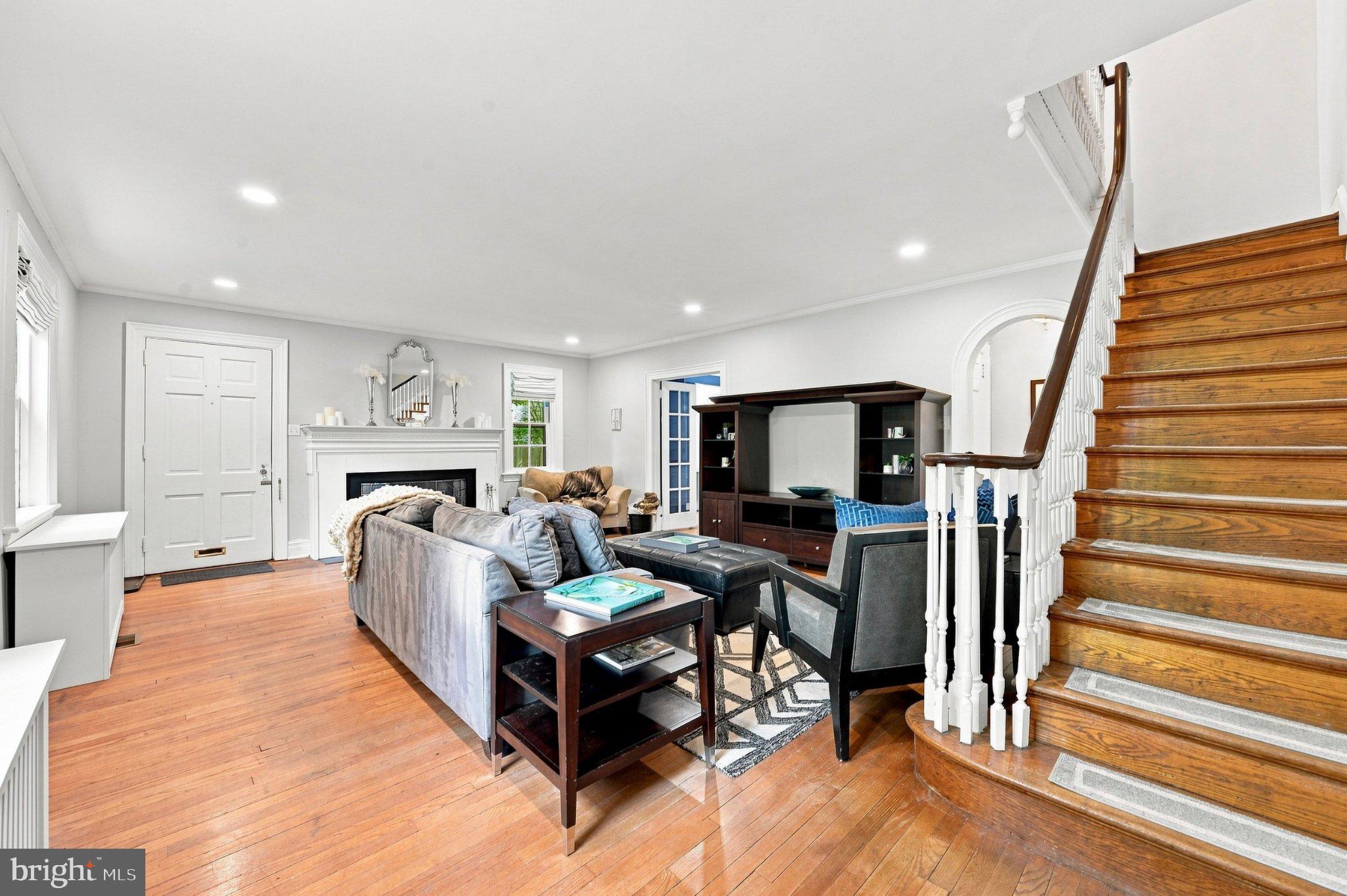 702 GREENHILL AVENUE