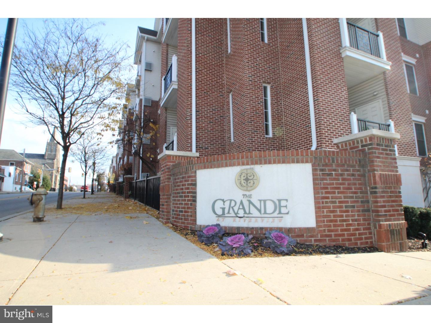 THE GRANDE AT RIVERVIEW - Residential Lease