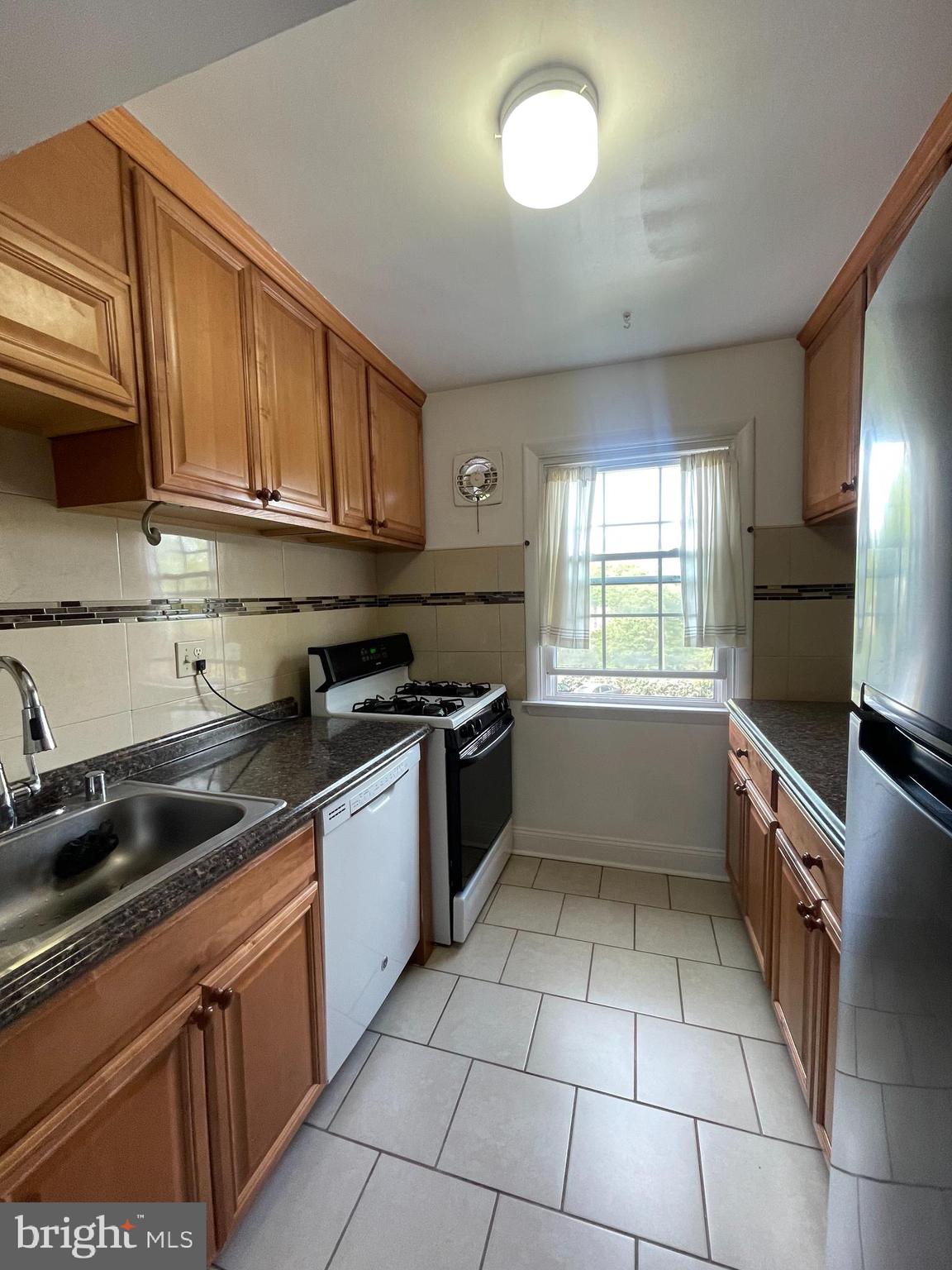 FOXCROFT COLONY - Residential Lease