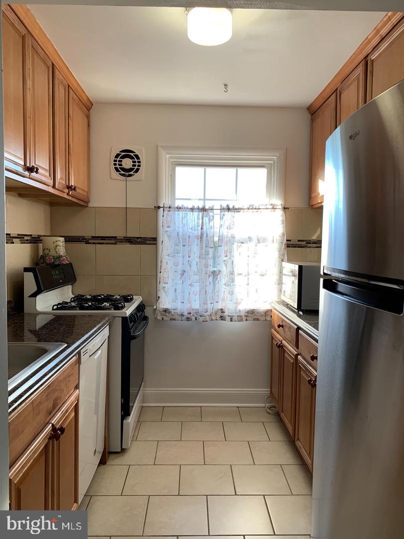 FOXCROFT COLONY - Residential Lease