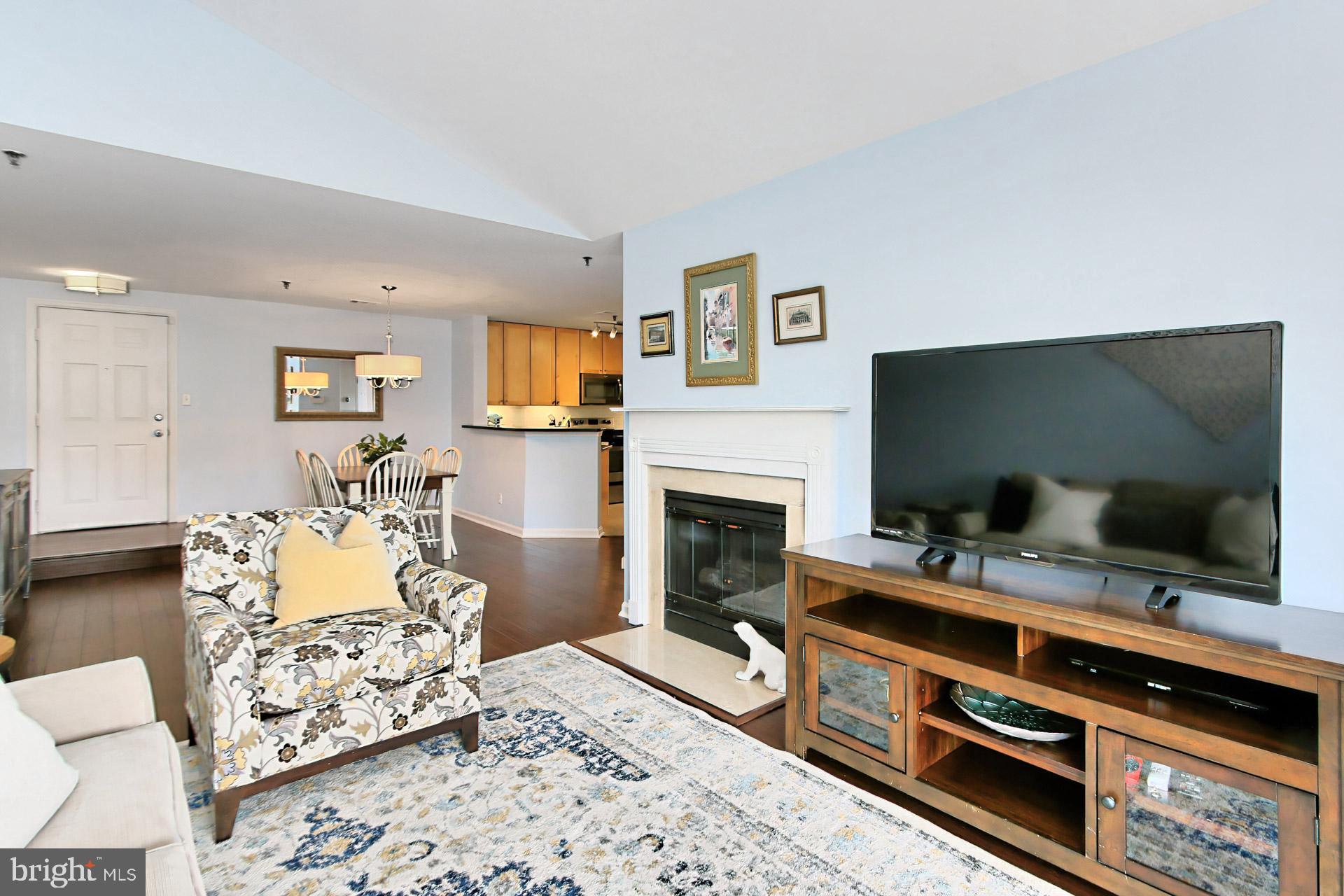 QUAKER HILL CONDOMINIUM - Residential