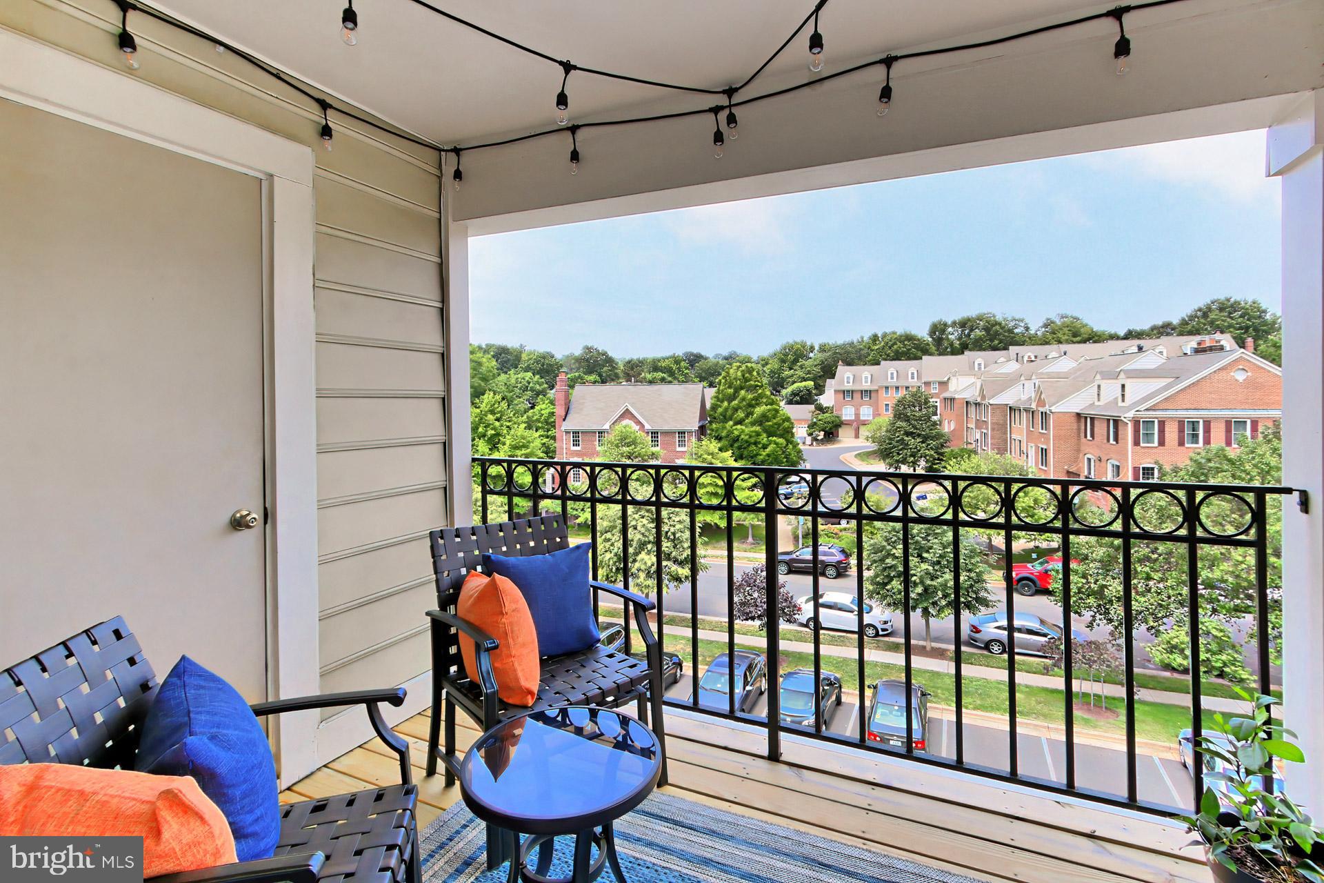 QUAKER HILL CONDOMINIUM - Residential