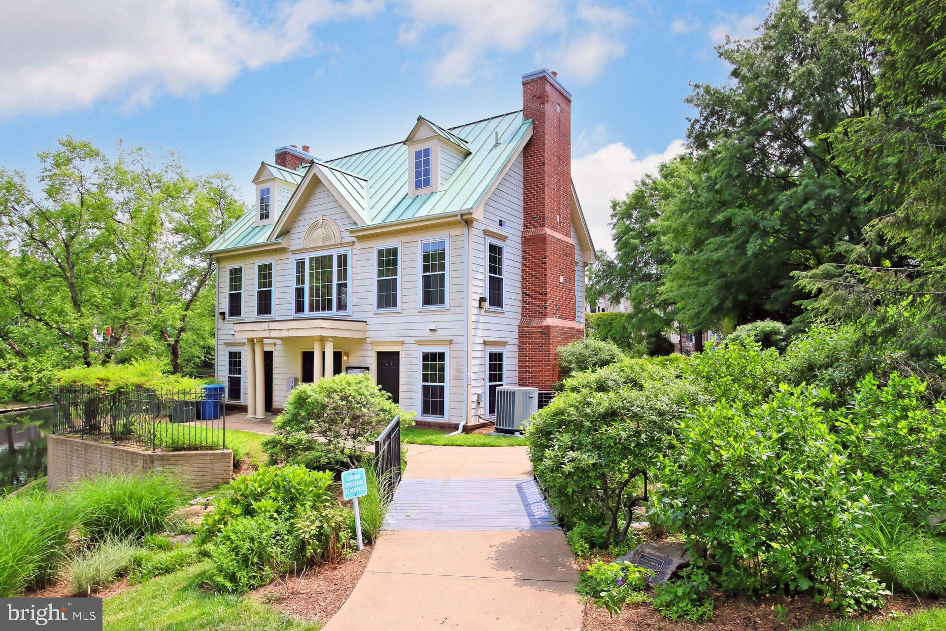 QUAKER HILL CONDOMINIUM - Residential