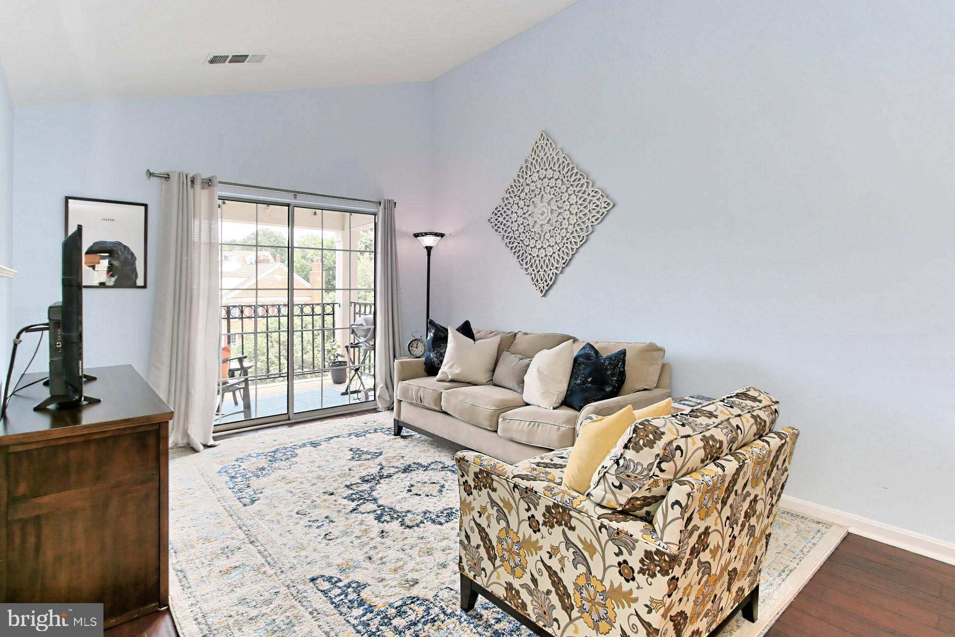 QUAKER HILL CONDOMINIUM - Residential