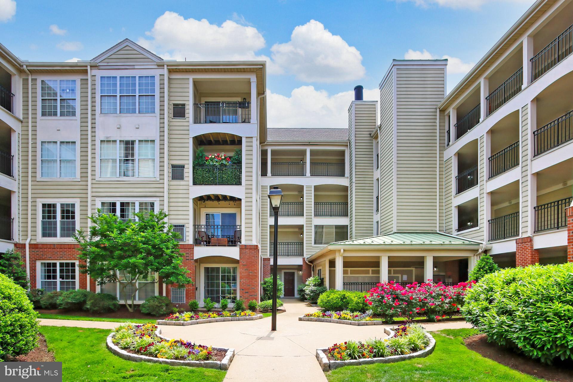 QUAKER HILL CONDOMINIUM - Residential