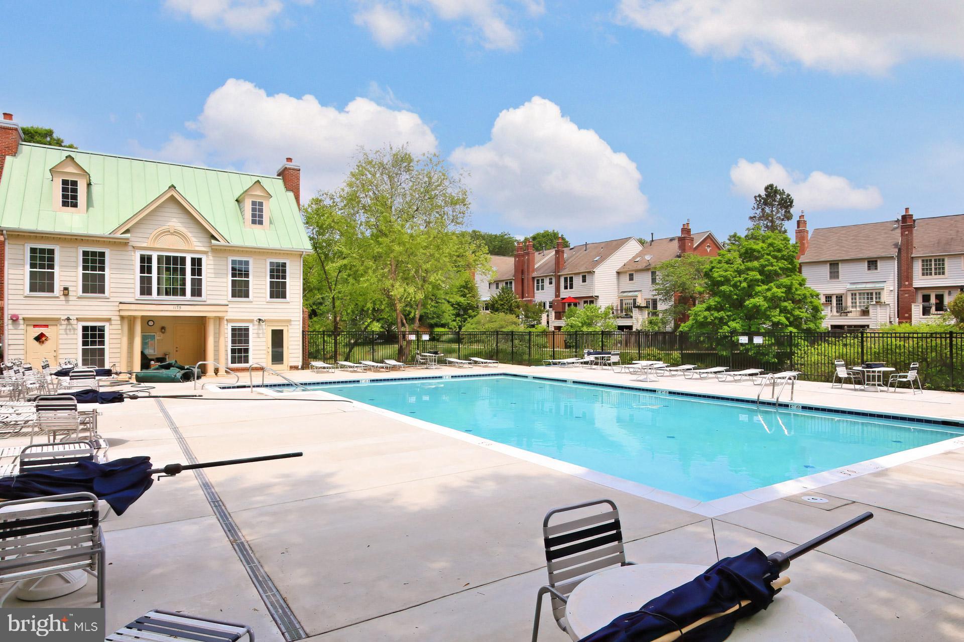 QUAKER HILL CONDOMINIUM - Residential