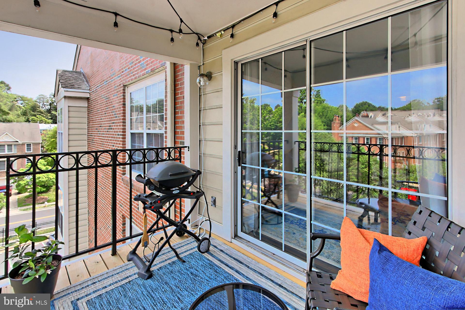 QUAKER HILL CONDOMINIUM - Residential