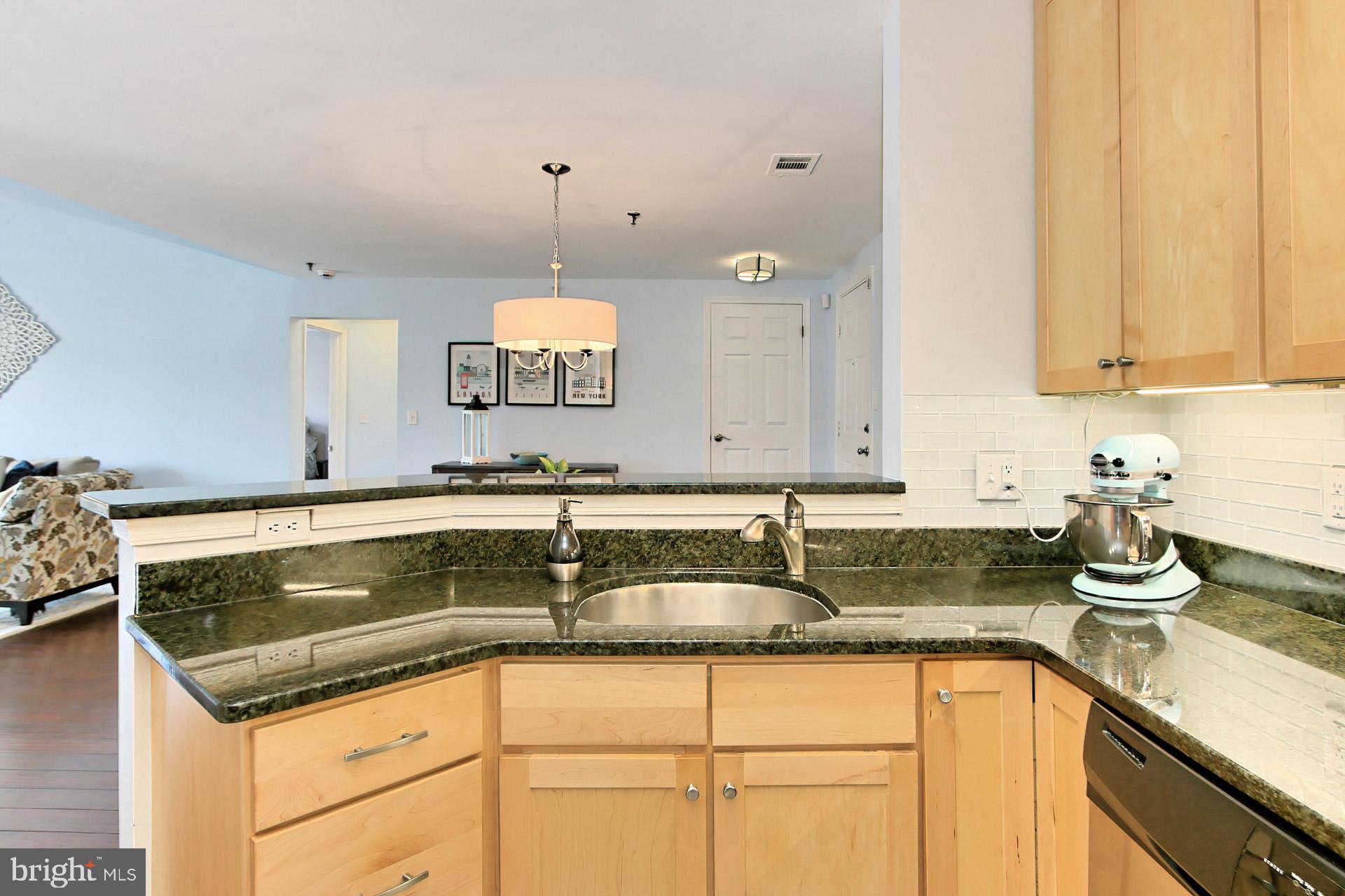 QUAKER HILL CONDOMINIUM - Residential