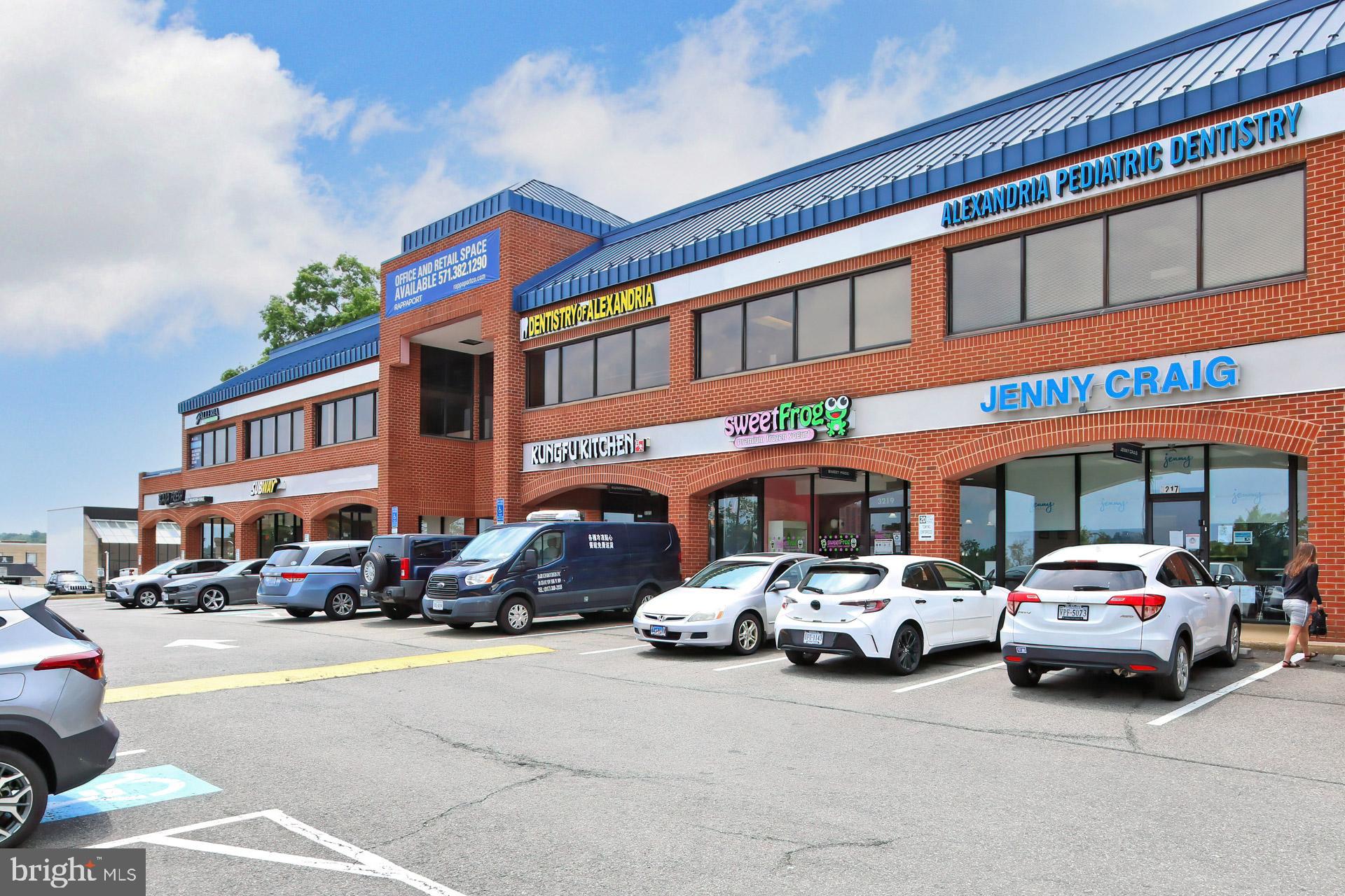 QUAKER HILL CONDOMINIUM - Residential