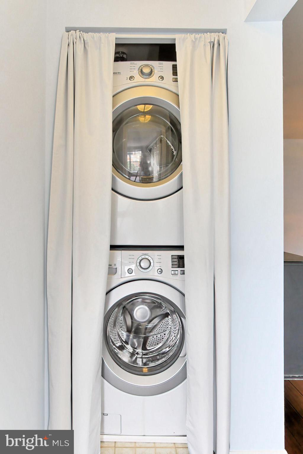 QUAKER HILL CONDOMINIUM - Residential