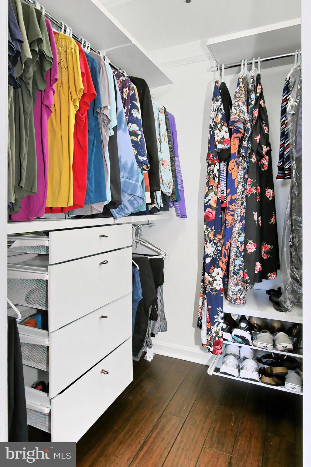 QUAKER HILL CONDOMINIUM - Residential