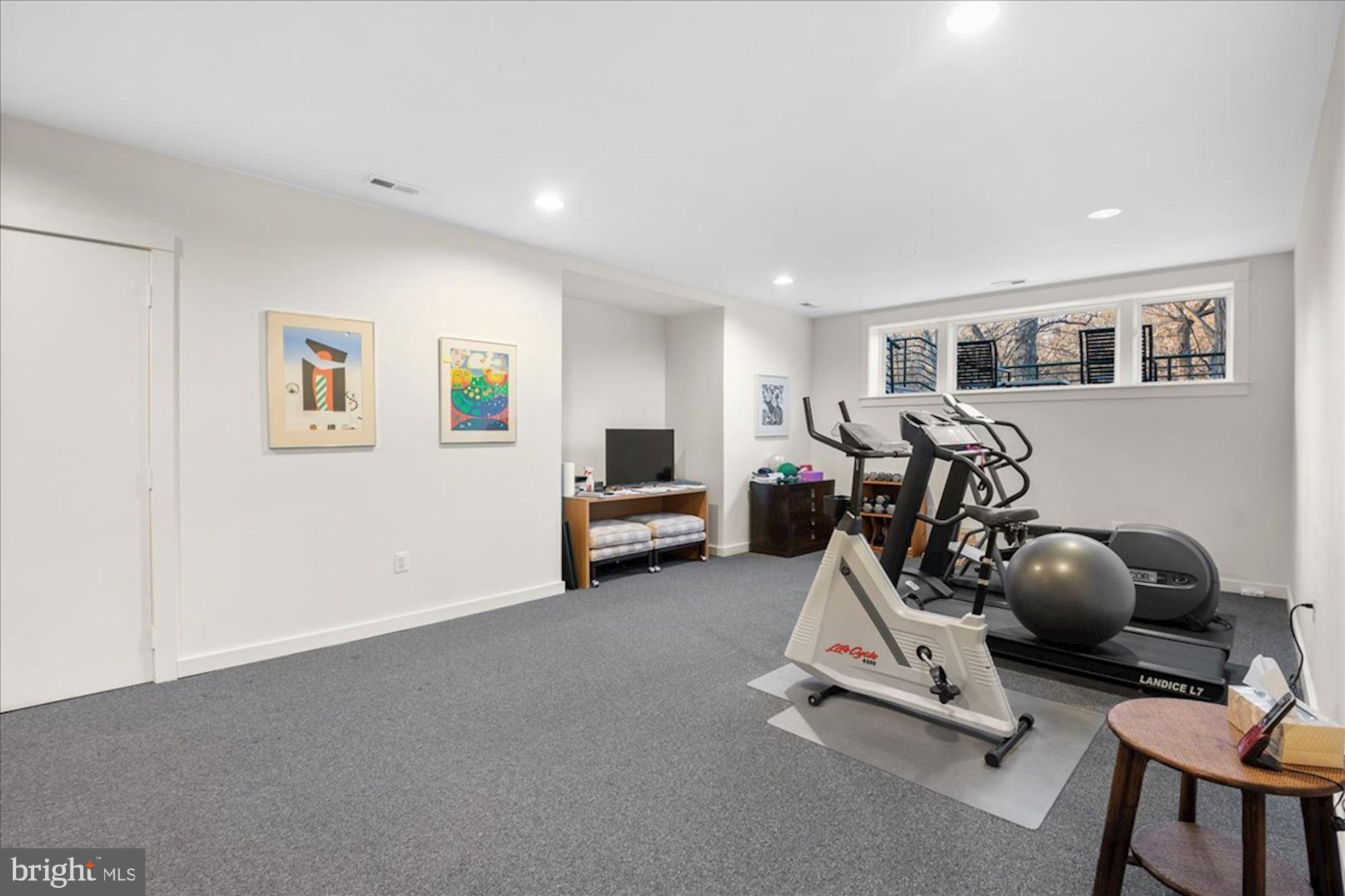 FOREST HILLS - Residential