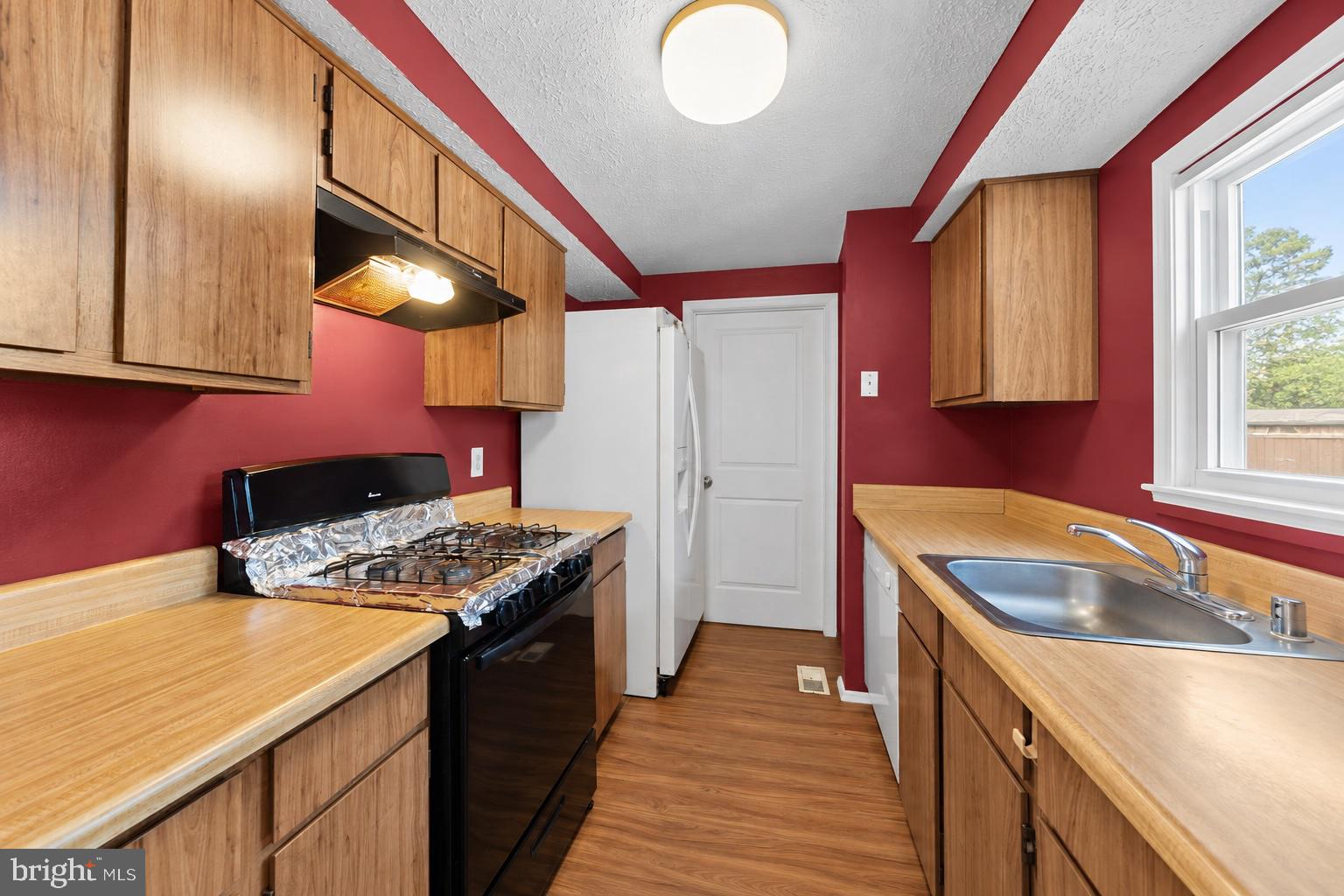 8804 EAST GRV