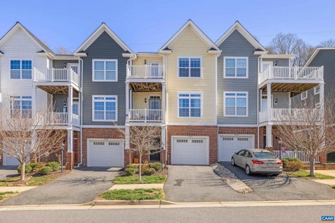 Townhouse For Sale - 2420 Winthrop Dr<br/> CHARLOTTESVILLE, VA 22911