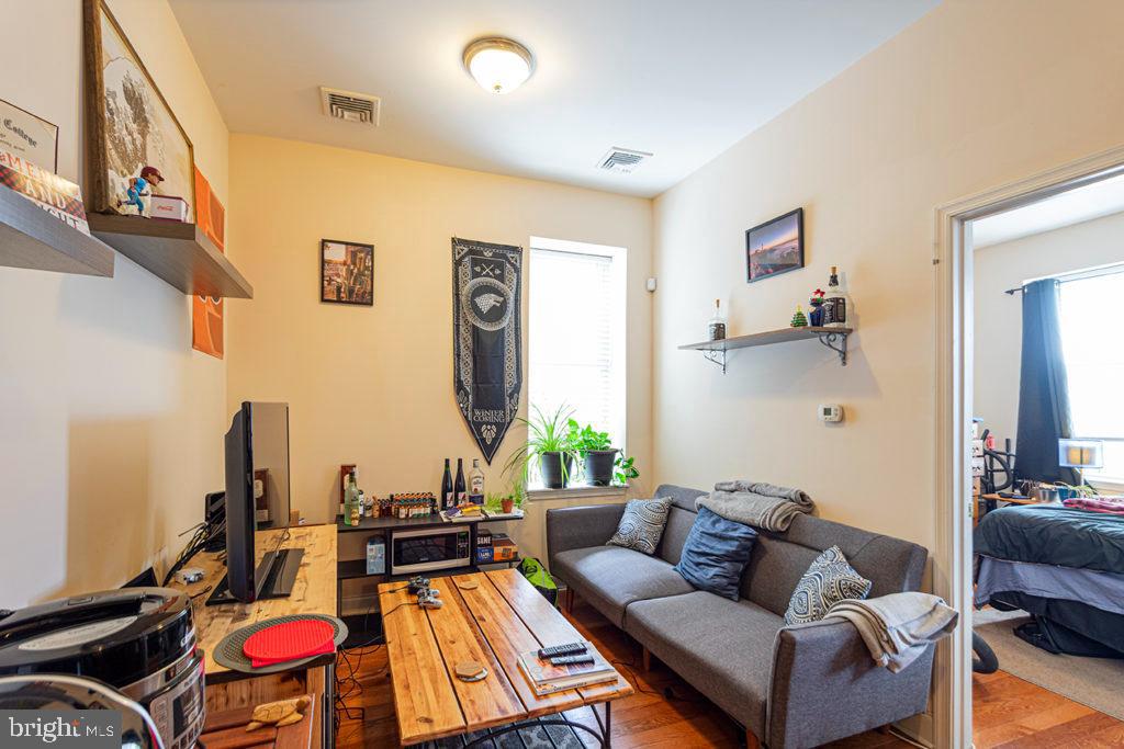 POINT BREEZE - Residential Lease