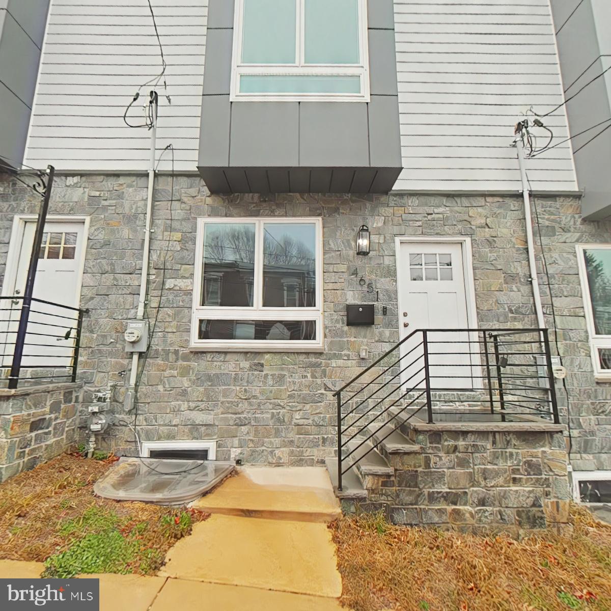 ROXBOROUGH - Residential