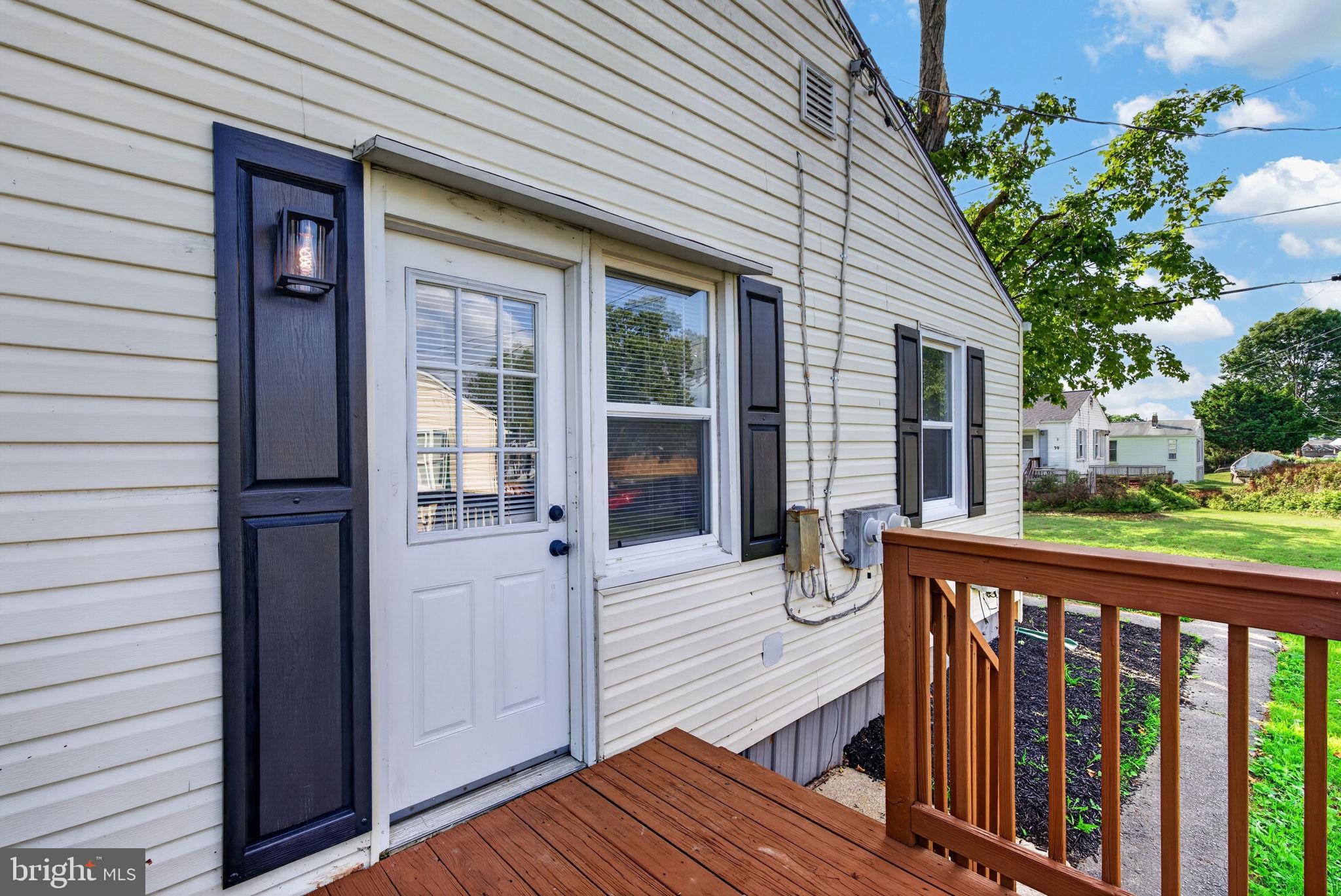 38 ABERDEEN AVENUE