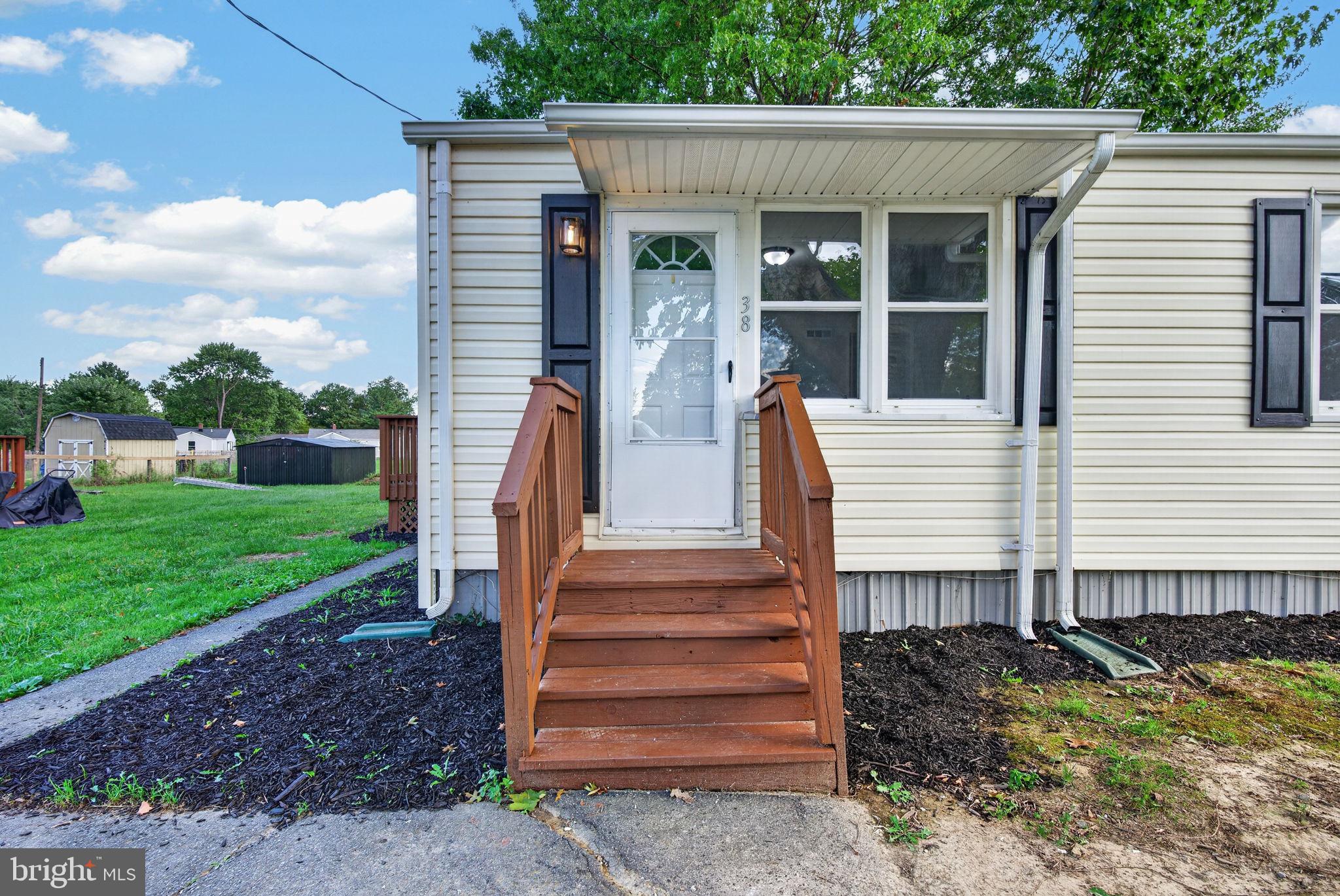 38 ABERDEEN AVENUE