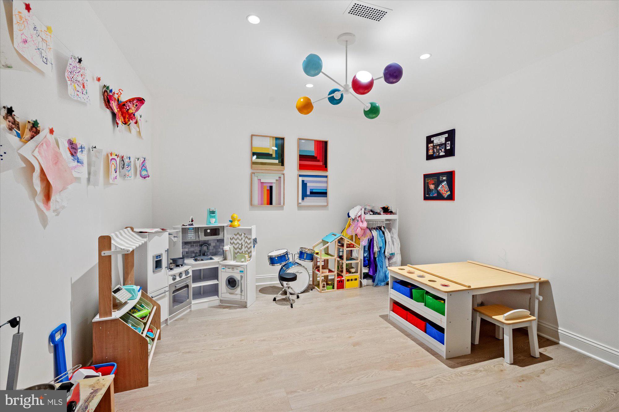 BRADLEY HILLS - Residential Lease