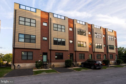Townhouse For Sale - 7014 Pipers Glen Way<br/> PHILADELPHIA, PA 19119