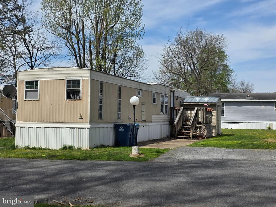 2 bedroom, 1 bath , mobile home on Lisa Lake.  Rent includes water, sewer and trash and lake access.