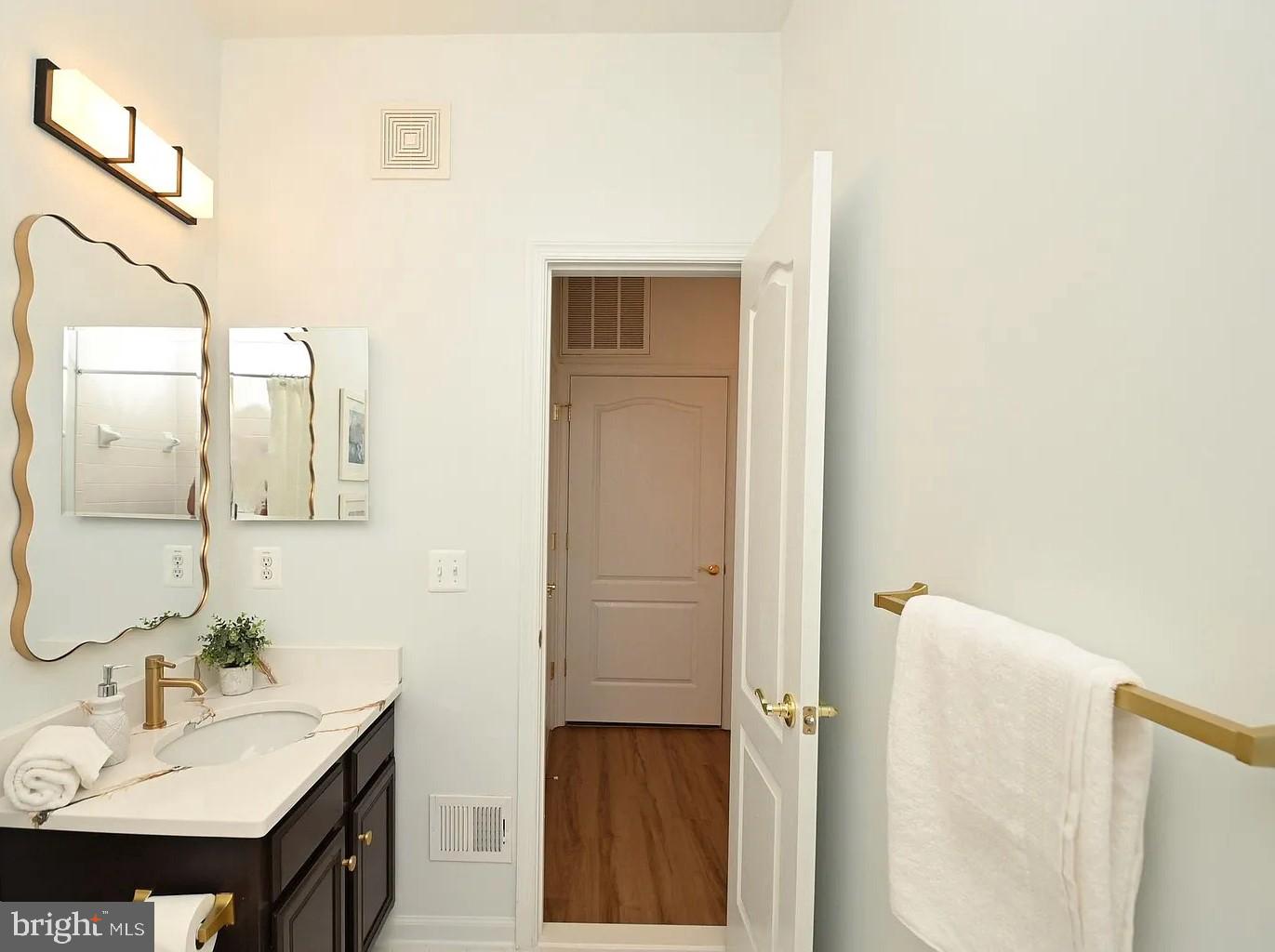 THE TOWNES AT VILLAGE PLACE - Residential